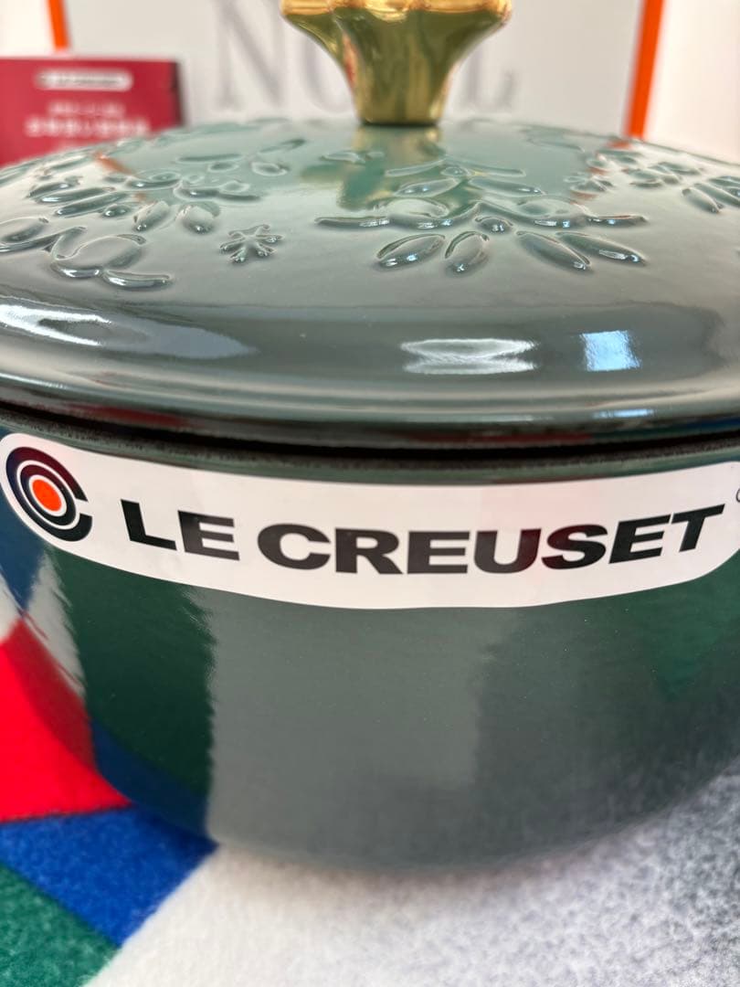 LE CREUSETル・クルーゼ☆ココットロンド☆ノエルレリーフスターツマミ