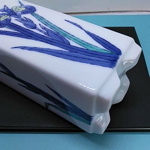 ６６１蔵出し 美術 工芸　魯山作 有田焼 伊万里焼　色 鍋島 菖蒲の花