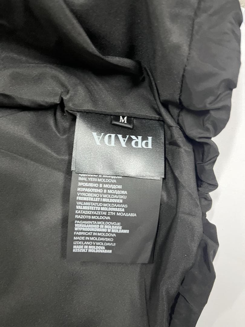 Prada ブラック ナイロンジャケット フード付き