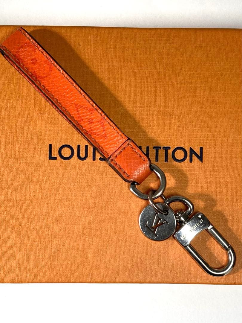 ルイヴィトン　タイガラマ　クレ　スリム　ドラゴンヌ　キーホルダー　チャーム