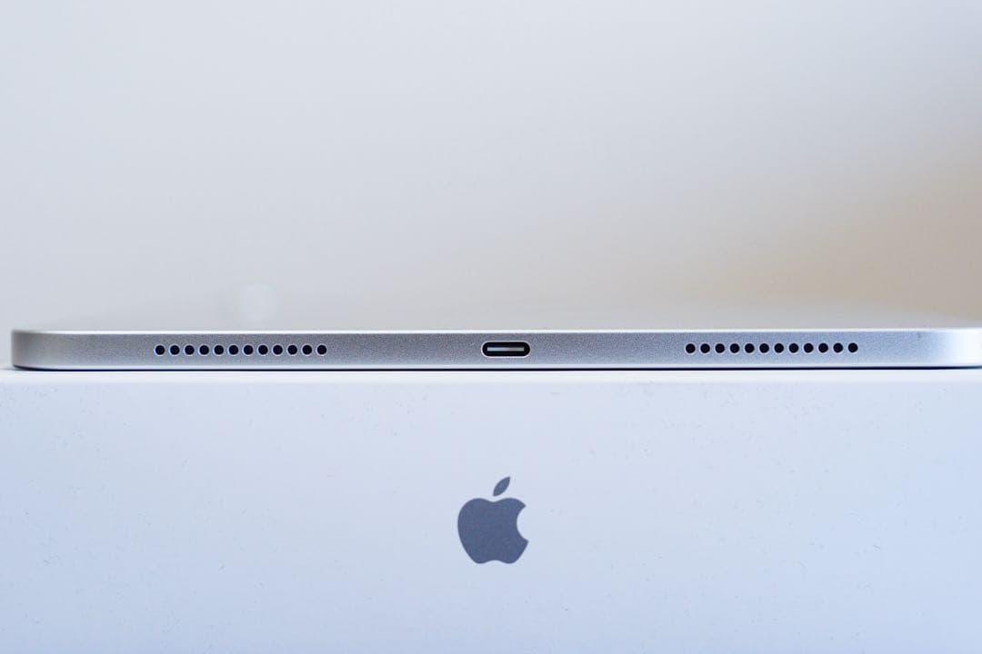 ほぼ新品 Apple iPad 11インチ Wi-Fi 128GB (A16)