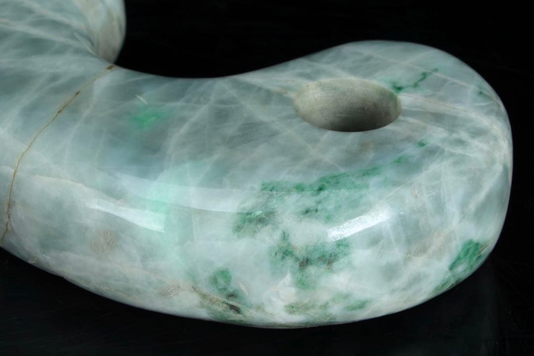 糸魚川翡翠 勾玉 特大2474g 天然ヒスイ 天然石 観賞石 原石 美石 鉱石
