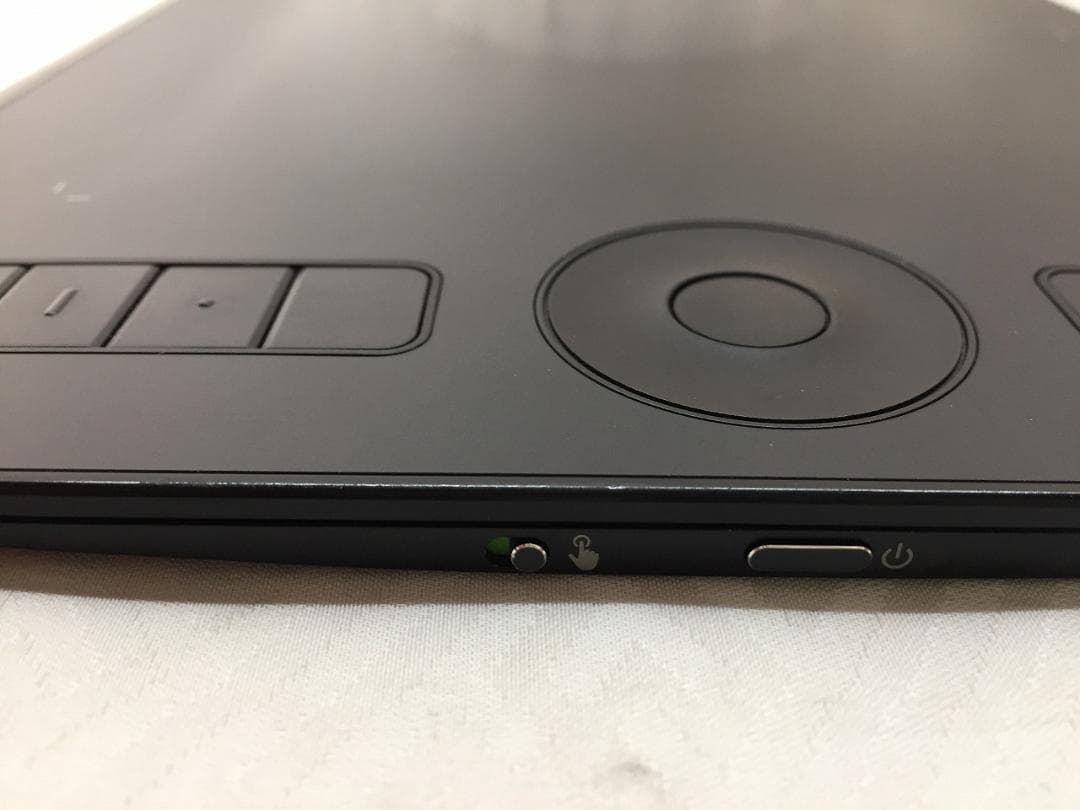 Wacom Intuos Pro ペンタブレット本体 PTH-660 No2