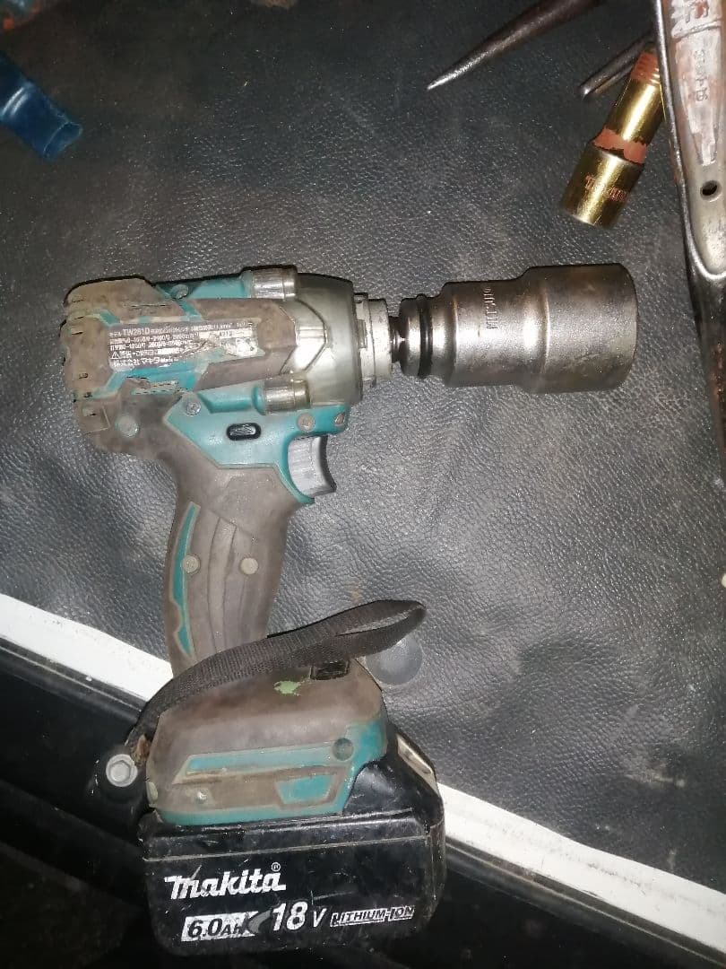 マキタインパクトレンチソケット付き。