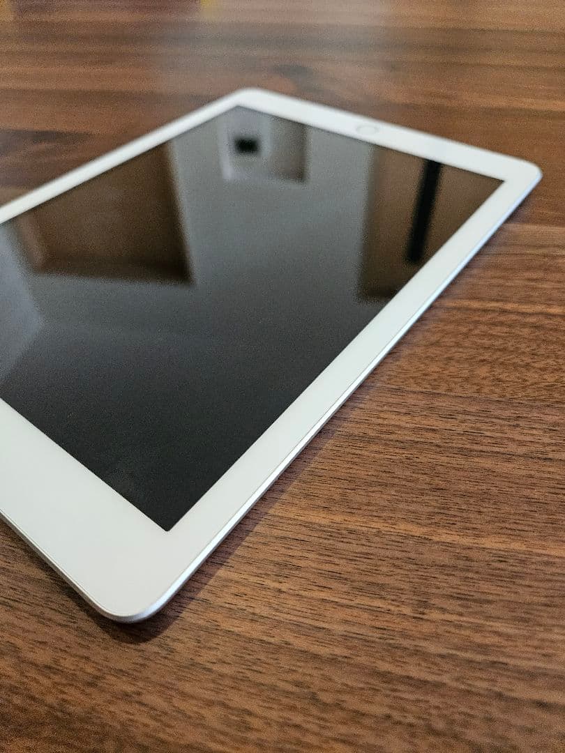 6 【値段交渉可】iPad (第6世代) 32GB Wifiモデル ケース付き