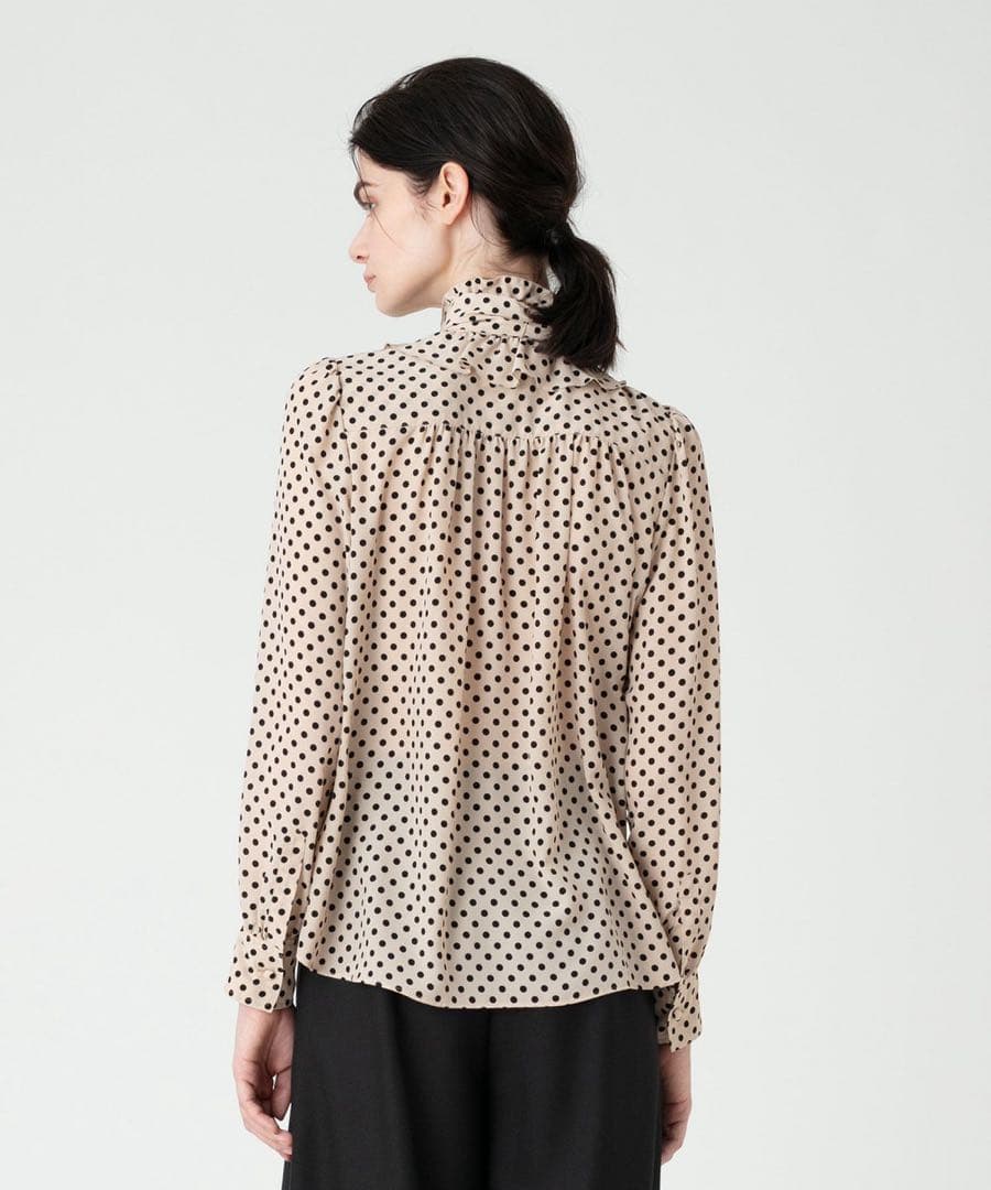 ルルウィルビー　デシンドットフリルボウタイブラウス　ベージュ　アルアバイル