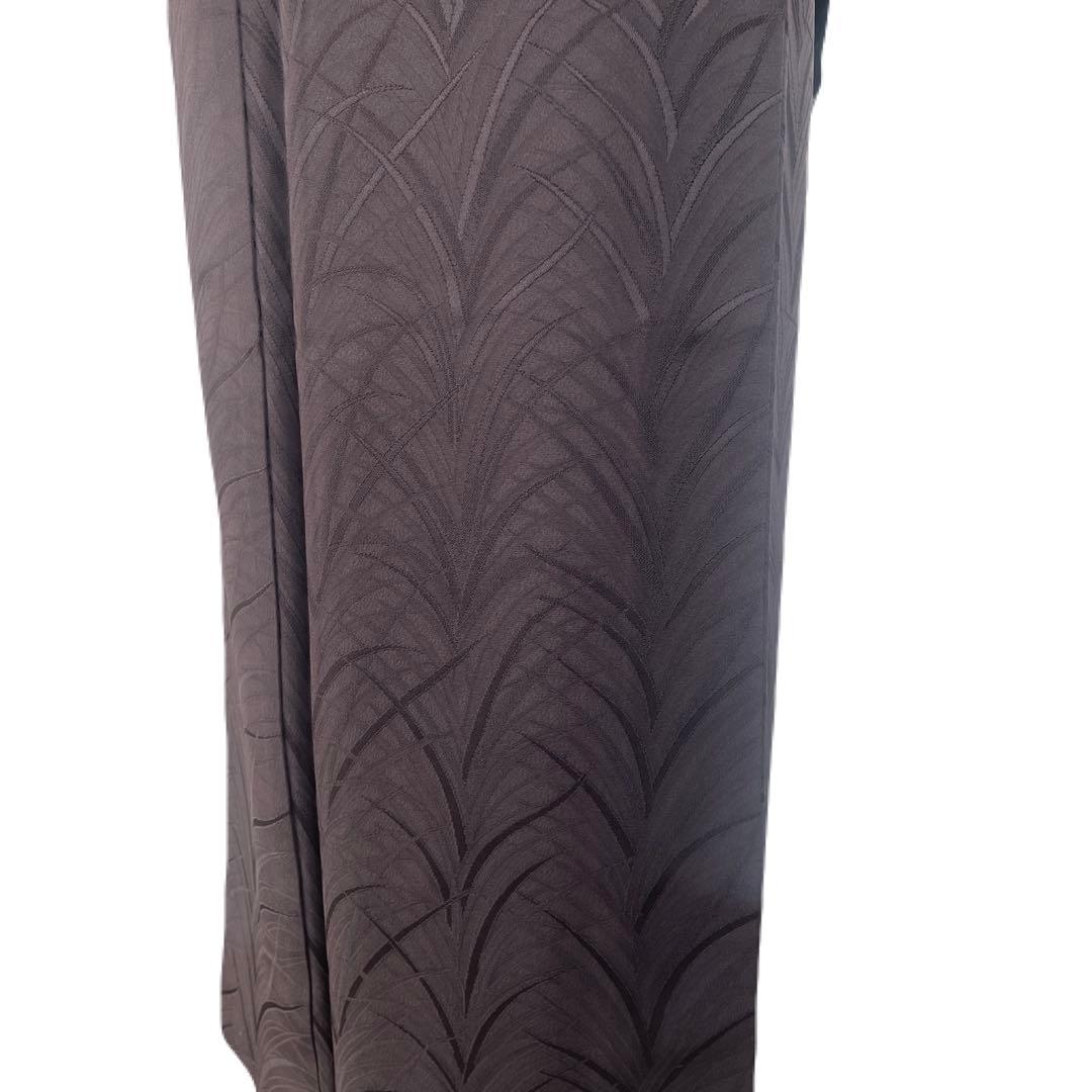 焦茶のような濃紫のような深みの色　大王松地紋　色無地