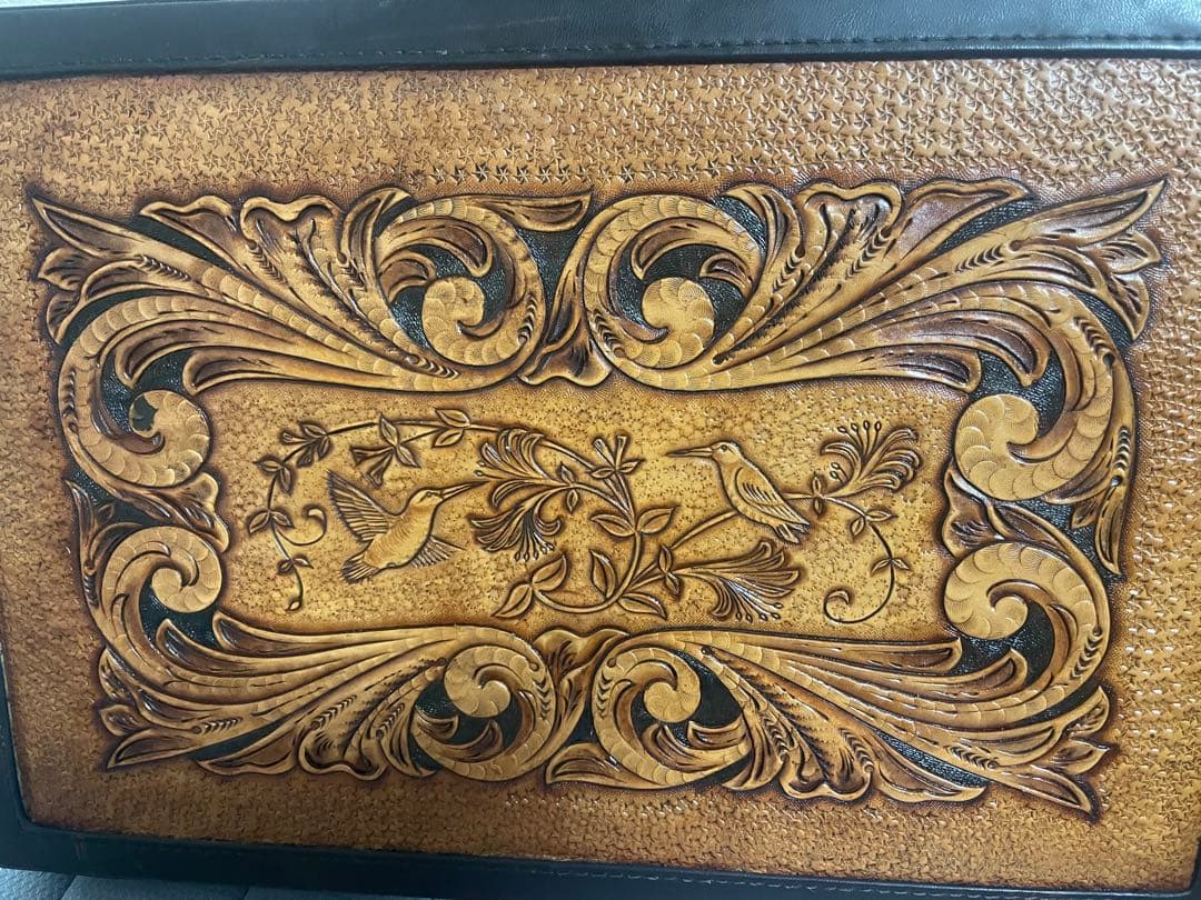 レザーカーヴィング アタッシュケース 希少 60万以上 手彫り 神の鞄
