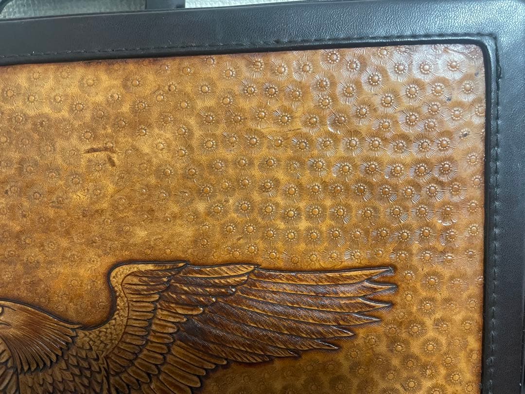 レザーカーヴィング アタッシュケース 希少 60万以上 手彫り 神の鞄