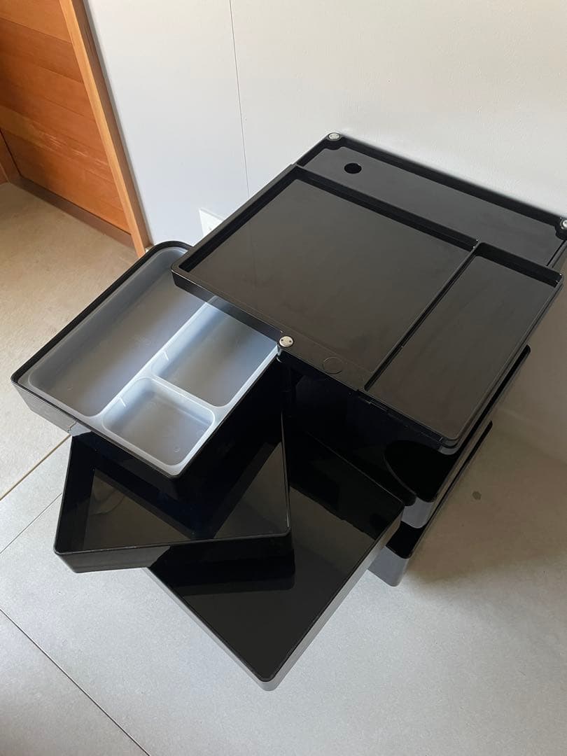 ボビーワゴン (黒/2段3トレイ/仕切りトレーつき)