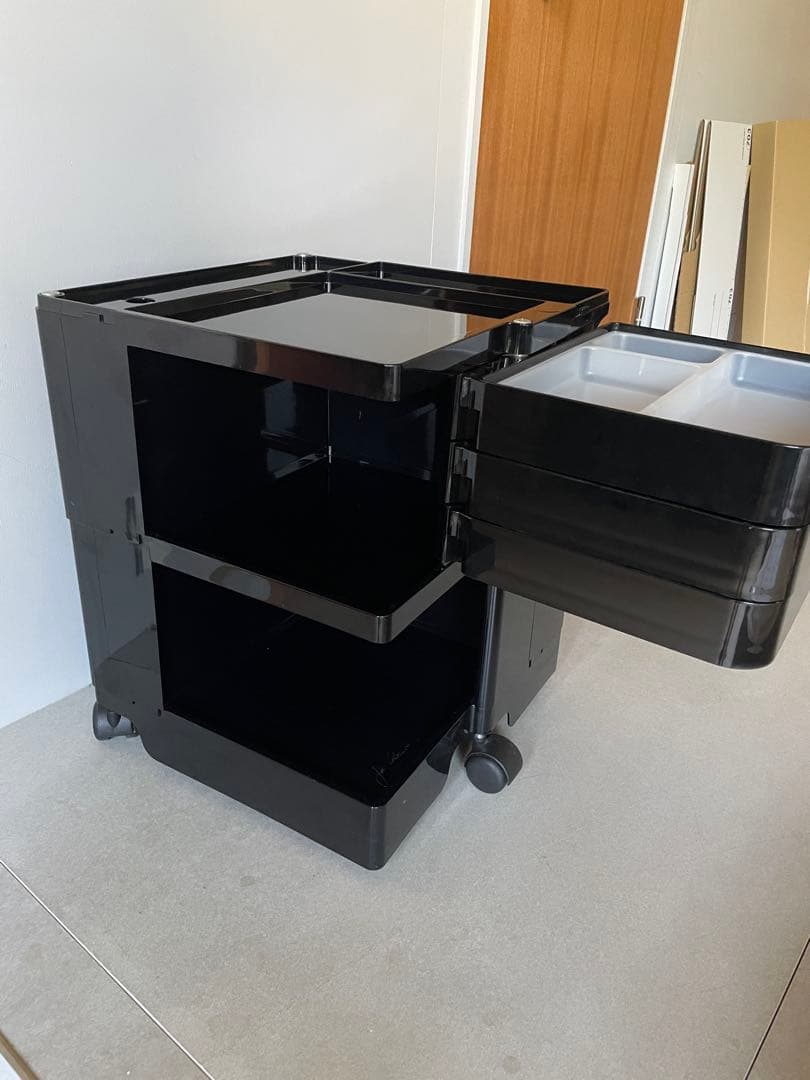 ボビーワゴン (黒/2段3トレイ/仕切りトレーつき)