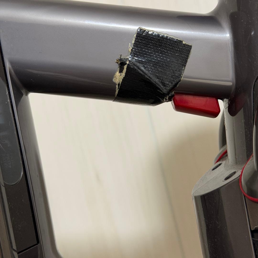 Dyson V10 コードレス掃除機充電スタンド、アタッチメント付き