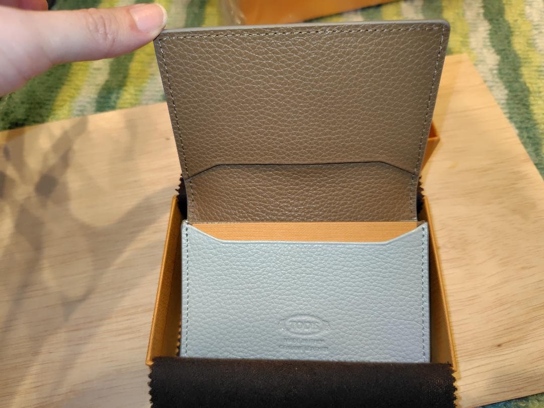 TOD'S 限定色名刺入れ（新品・未使用）