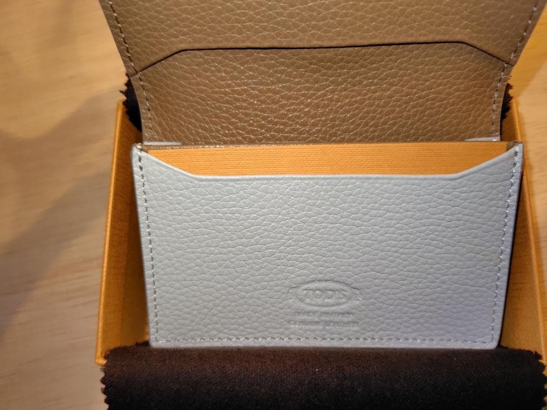 TOD'S 限定色名刺入れ（新品・未使用）