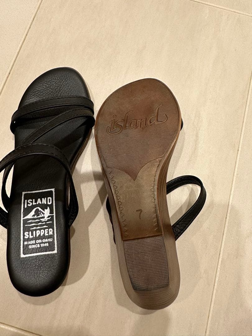 【ハワイ　アイランドスリッパ】レザーサンダル　黒　T950