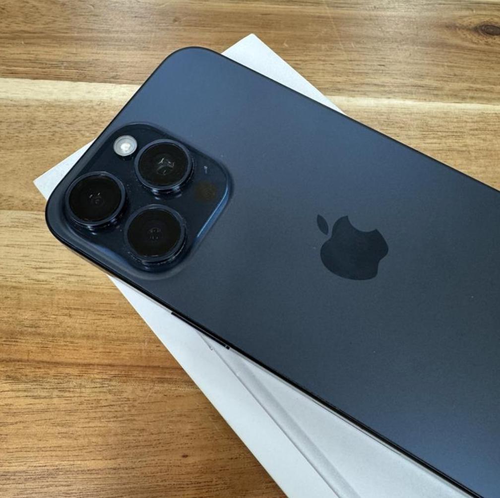 超美品　iPhone 15 Pro max 512gb SIMフリー版