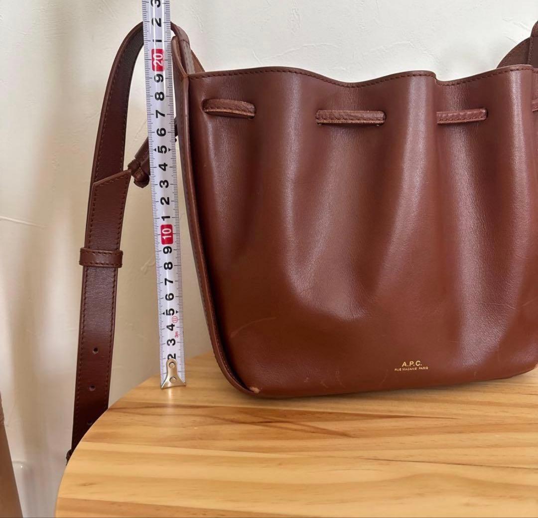 apc A.P.C. アーペーセー Courtney 巾着 ショルダーバッグ
