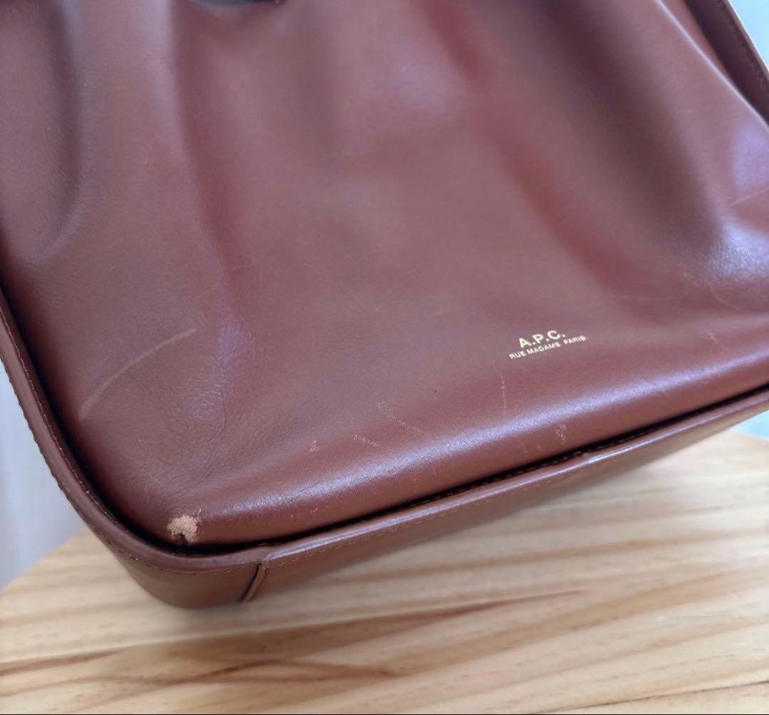 apc A.P.C. アーペーセー Courtney 巾着 ショルダーバッグ