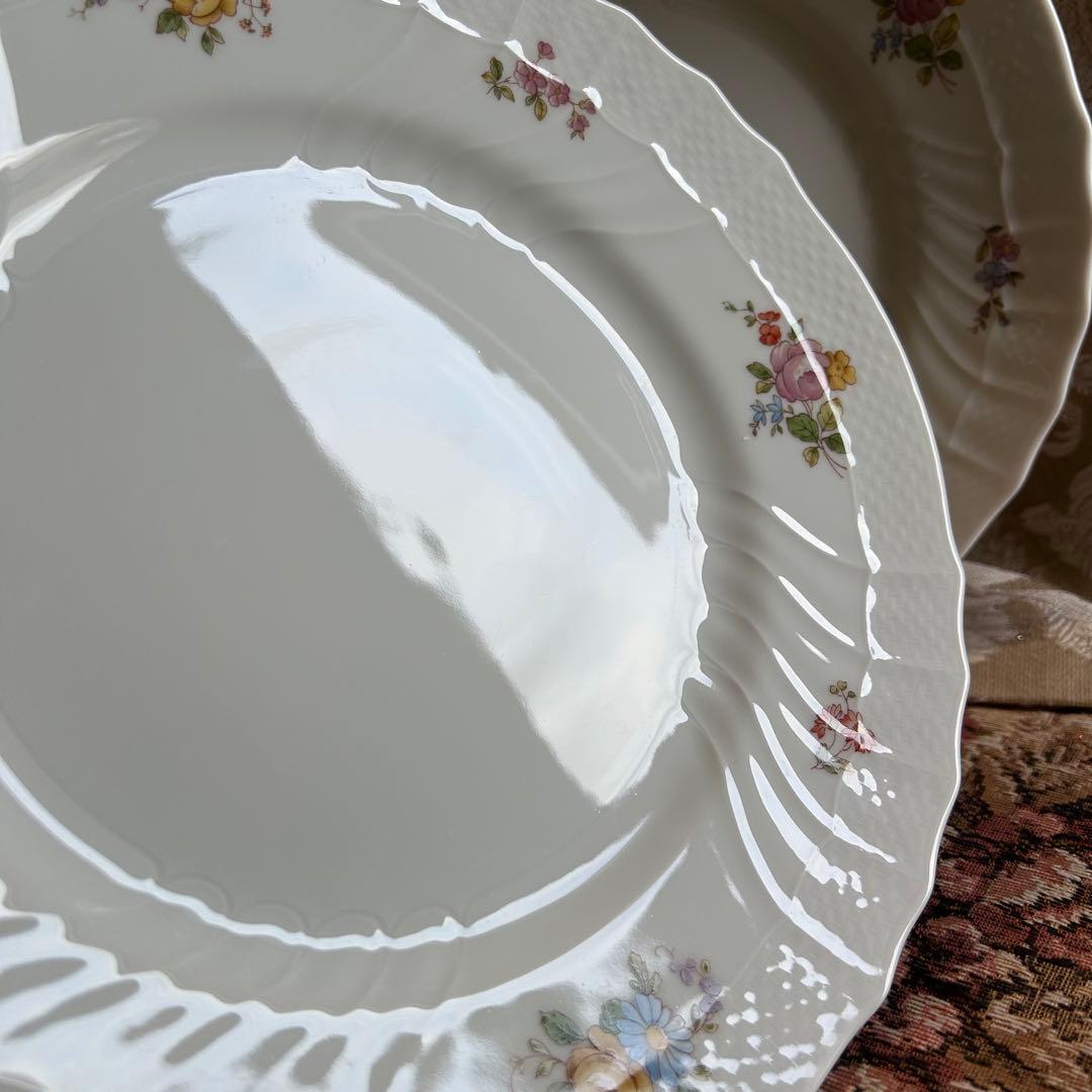 希少品 イタリア製RichardGinori 白磁に咲くお花 ディナー大皿2枚