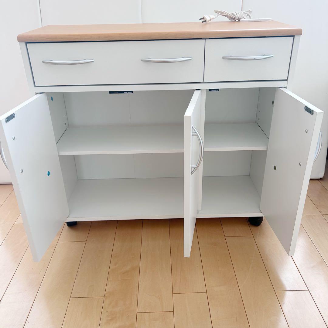 北欧　コンパクトキッチンカウンター　木目調　食器棚　ホワイトキャスターコンセント