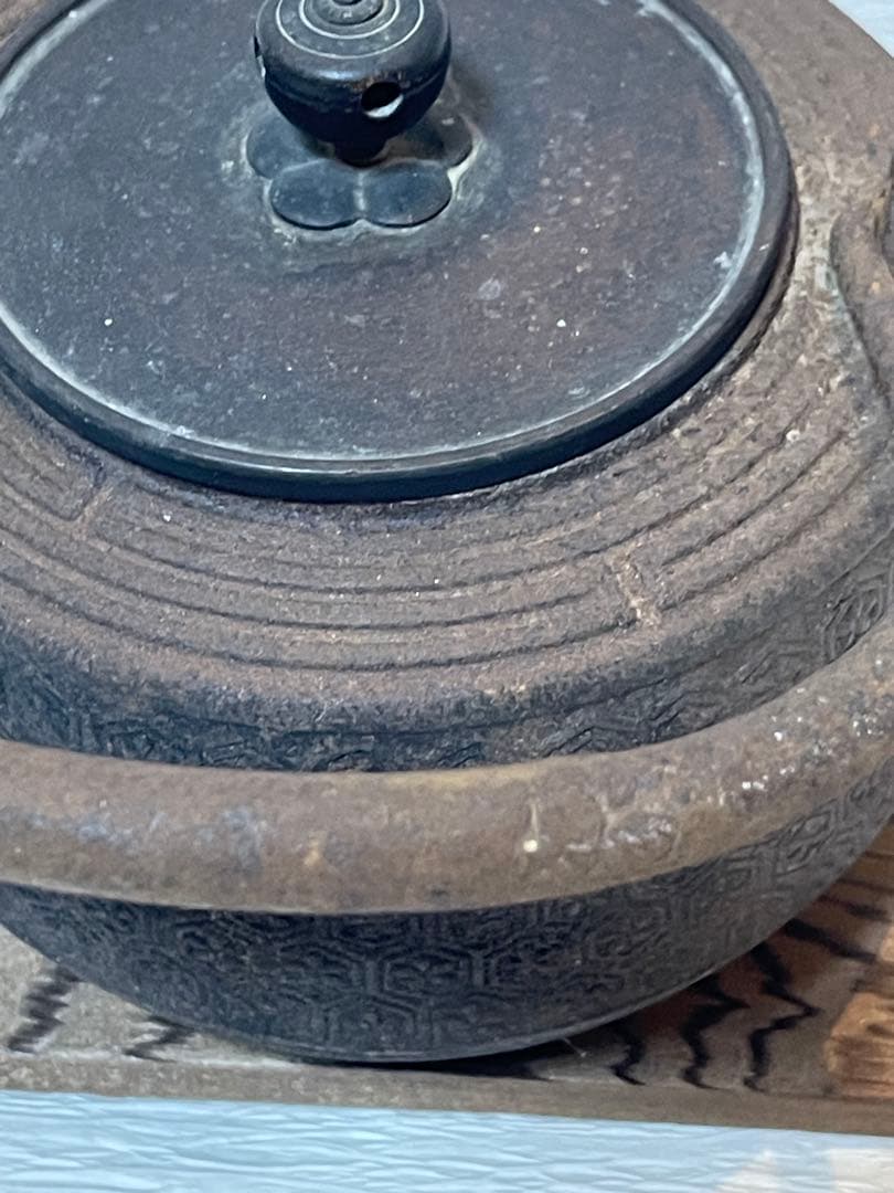 南部鉄器　亀甲文　鉄瓶　鉄釜　アンティーク　置物120