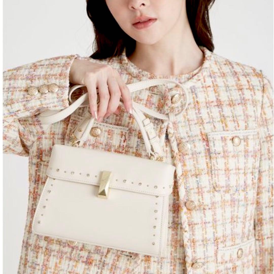 セルフォード リュタンビジュースタッズポシェット アイボリー M