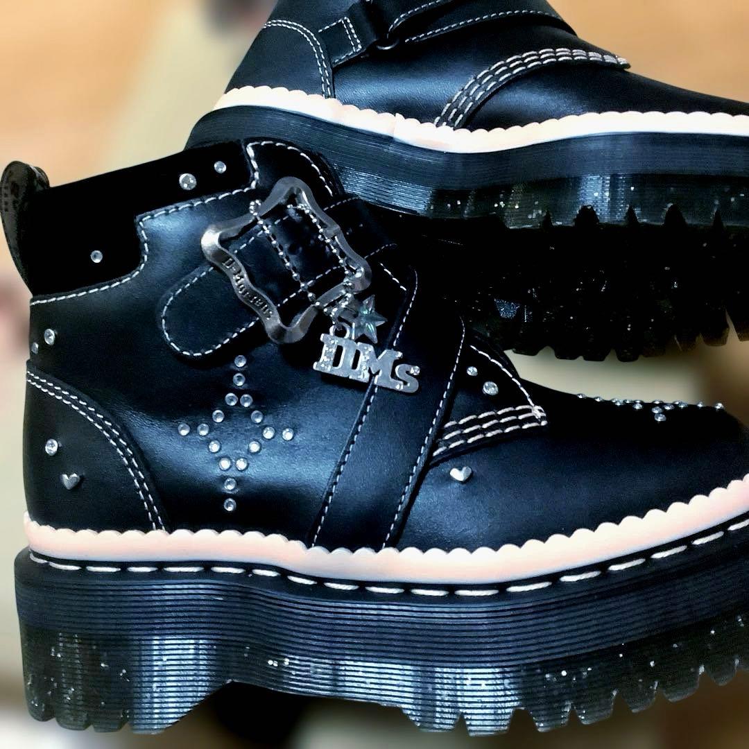 Dr. Martens バレンタイン限定品キラキラ可愛いスタッズブーツ交渉あり。