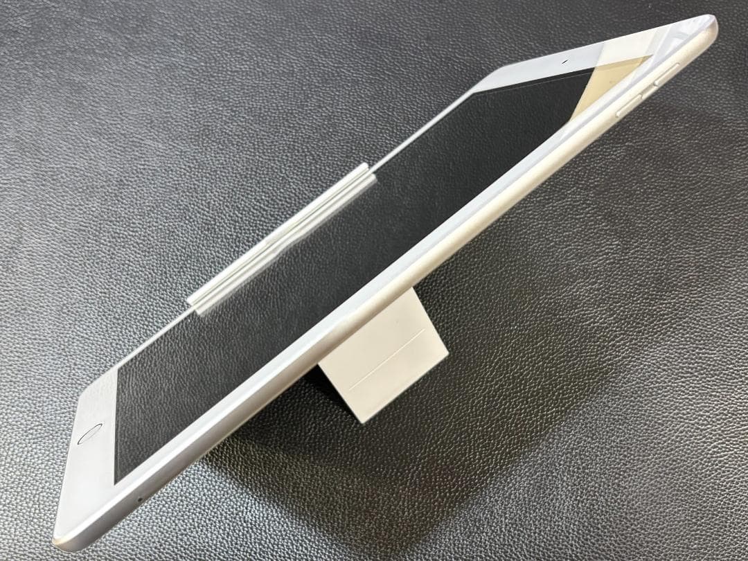 iPad 第6世代 Wi-Fi+Cellular 32GB シルバー 電池９５％