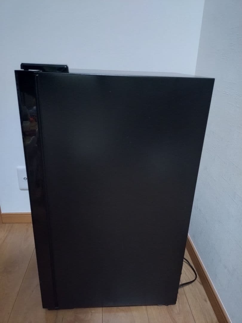 WIE　ワインセラー　１８本収納