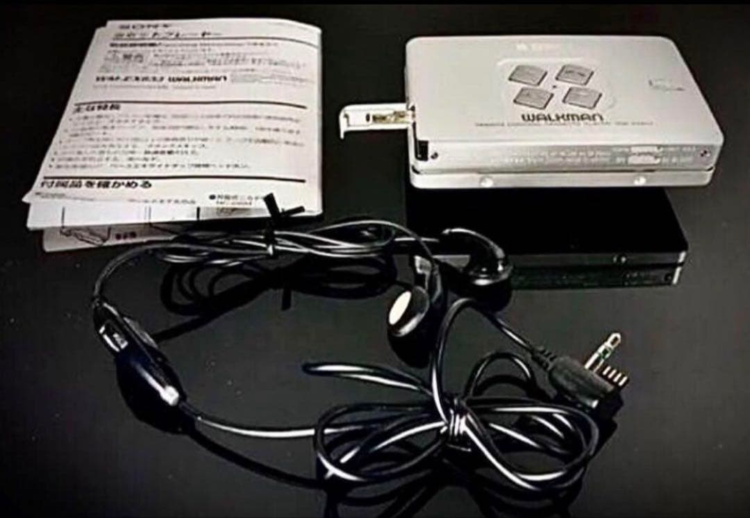 カセットウォークマン SONY WM-EX633 銀色　(整備済み、完動美品)
