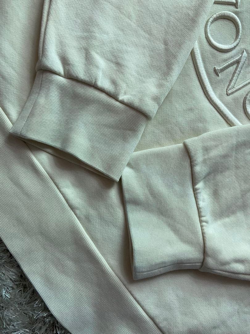 MONCLER エンボスロゴ スウェット