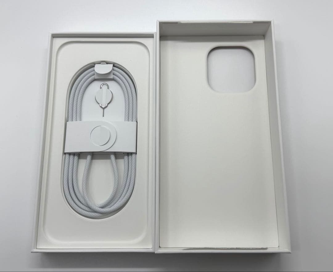 美品iPhone 16promax 256gb ホワイトチタニウム　SIMフリー