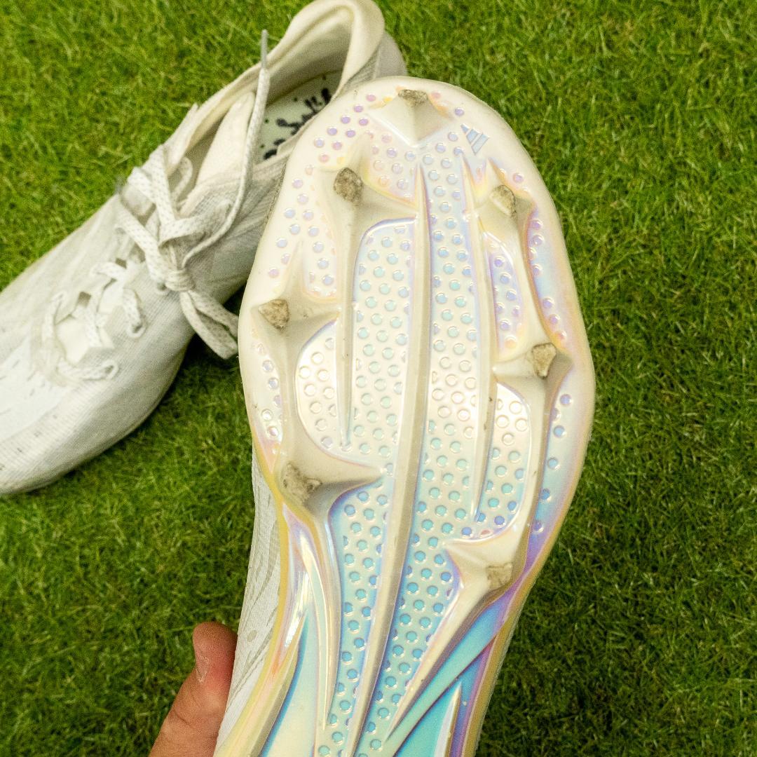 adidas ホワイト スパイクシューズ