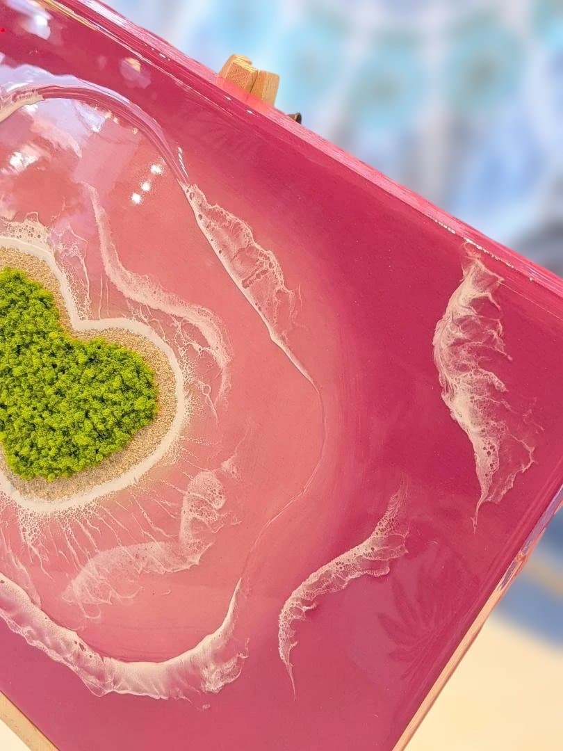 ①F4パネル　ピンク　グリーン ハート　砂浜　レジンアート