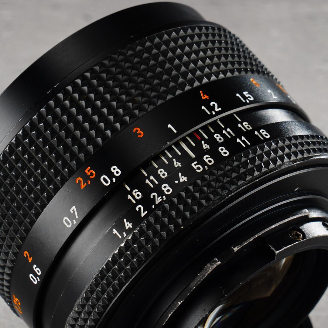 フード付 Carl Zeiss Planar 50mm F1.4 AEJ 703