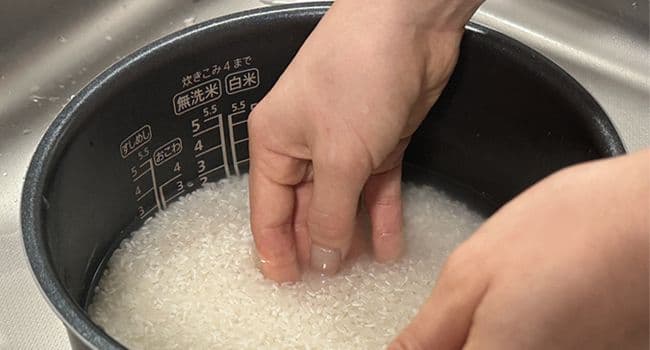 シャープ炊飯器 5.5合 黒圧釜 球面炊き KS-S10J-S