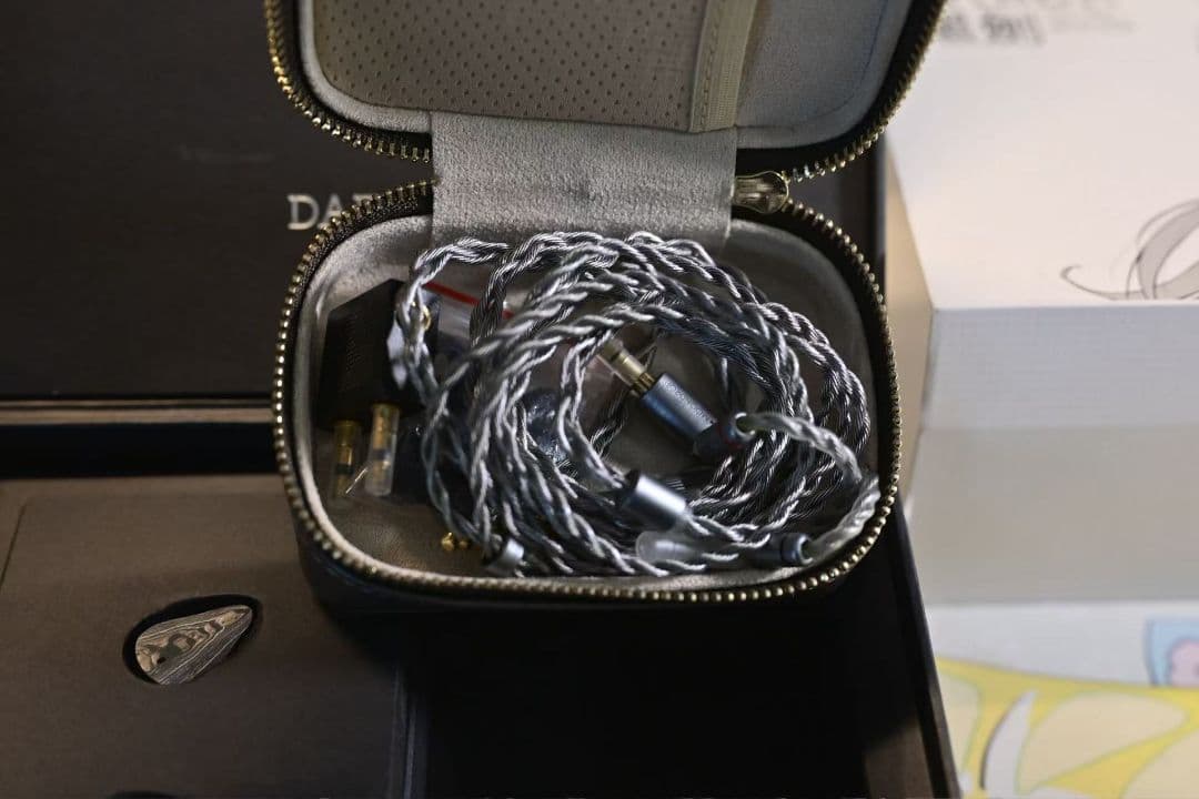 水月雨 MOONDROP DARKSABER 黑劍