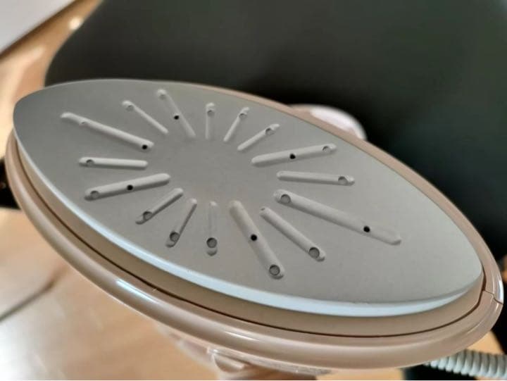 超美品　2019年Panasonic 衣類スチーマー  NI-CFS750