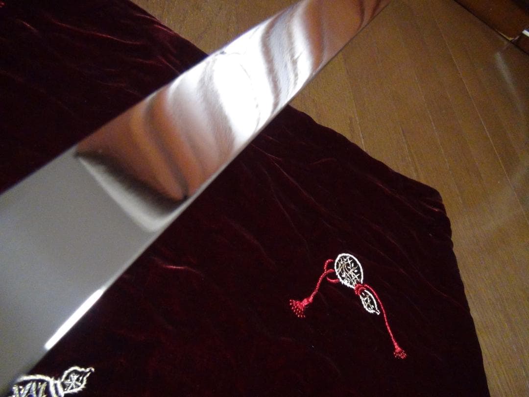 V金10号鏡面全鋼先丸柳刃包丁九寸27センチ八角黒檀水牛鞘付き新品。