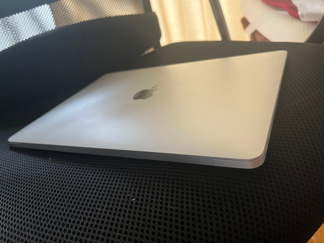 Apple MacBook Air シルバー 本体のみ M1 8gb 256gb