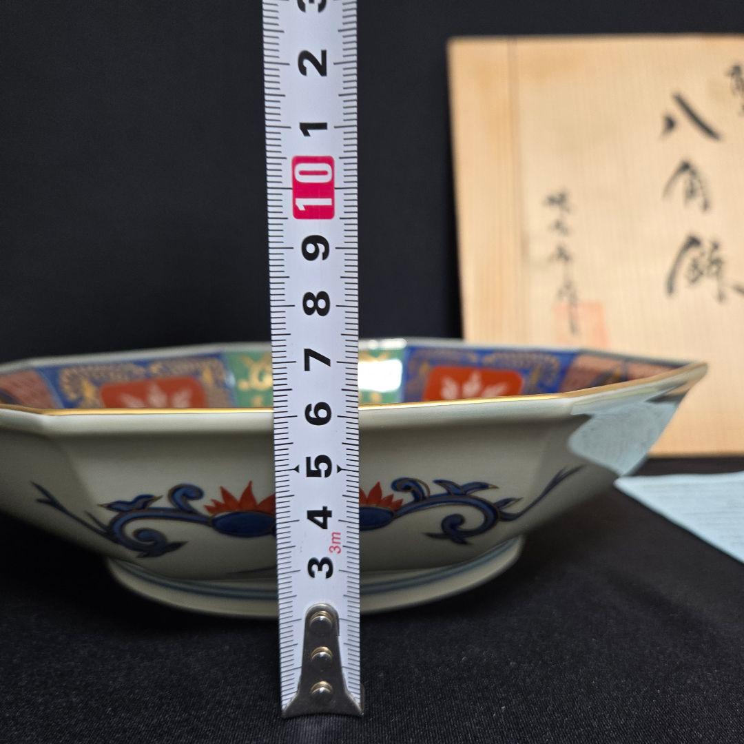 林九郎作 献上手面取獅子牡丹 八角鉢 金彩