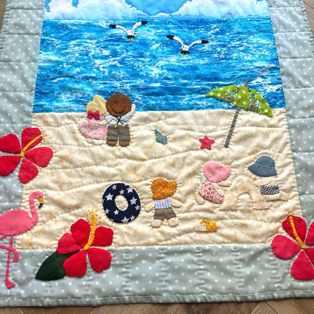 パッチワークタペストリー　ハンドメイドキルト