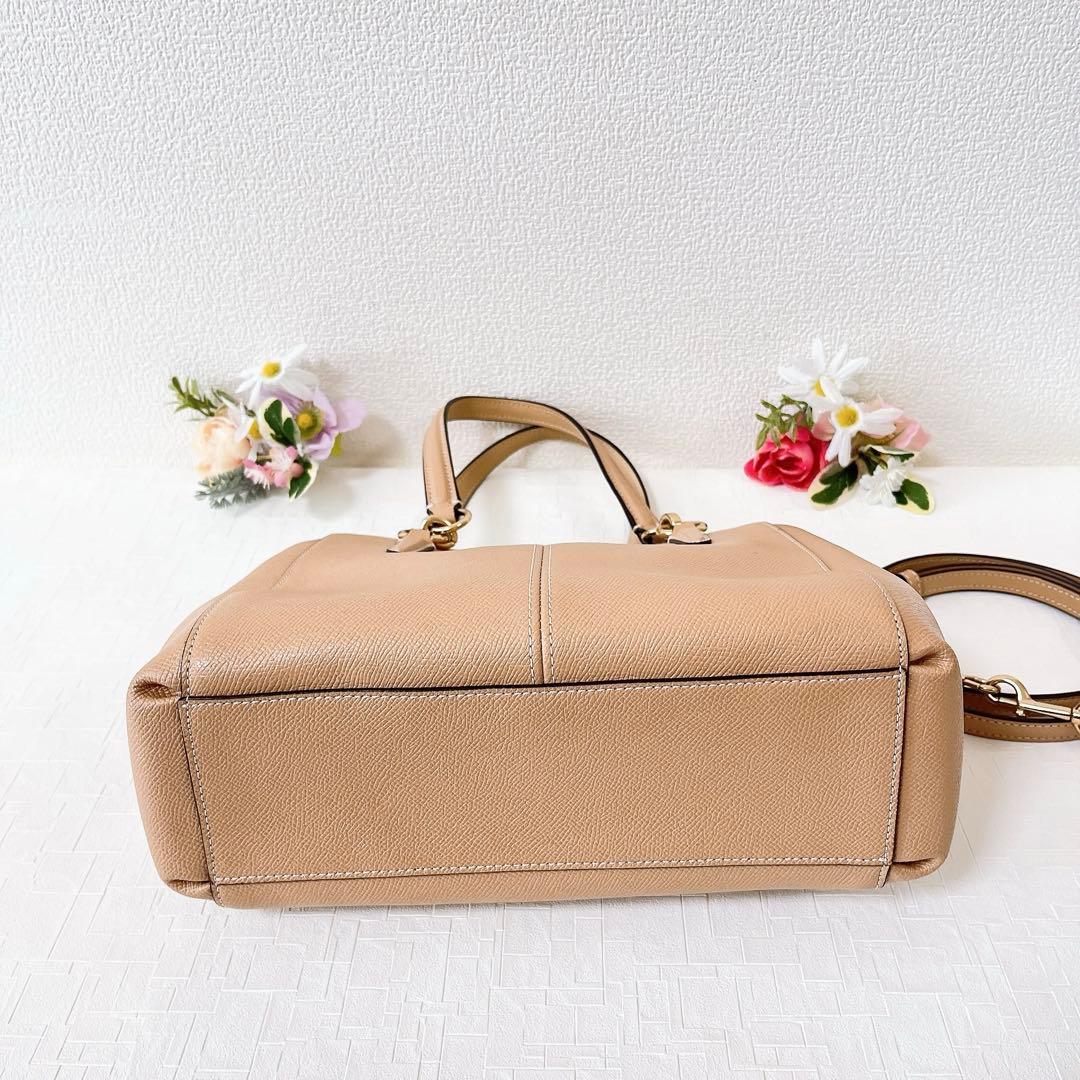 【美品】コーチ ショルダーバッグ 2WAY ハンドバッグ ベージュ系 チャーム付