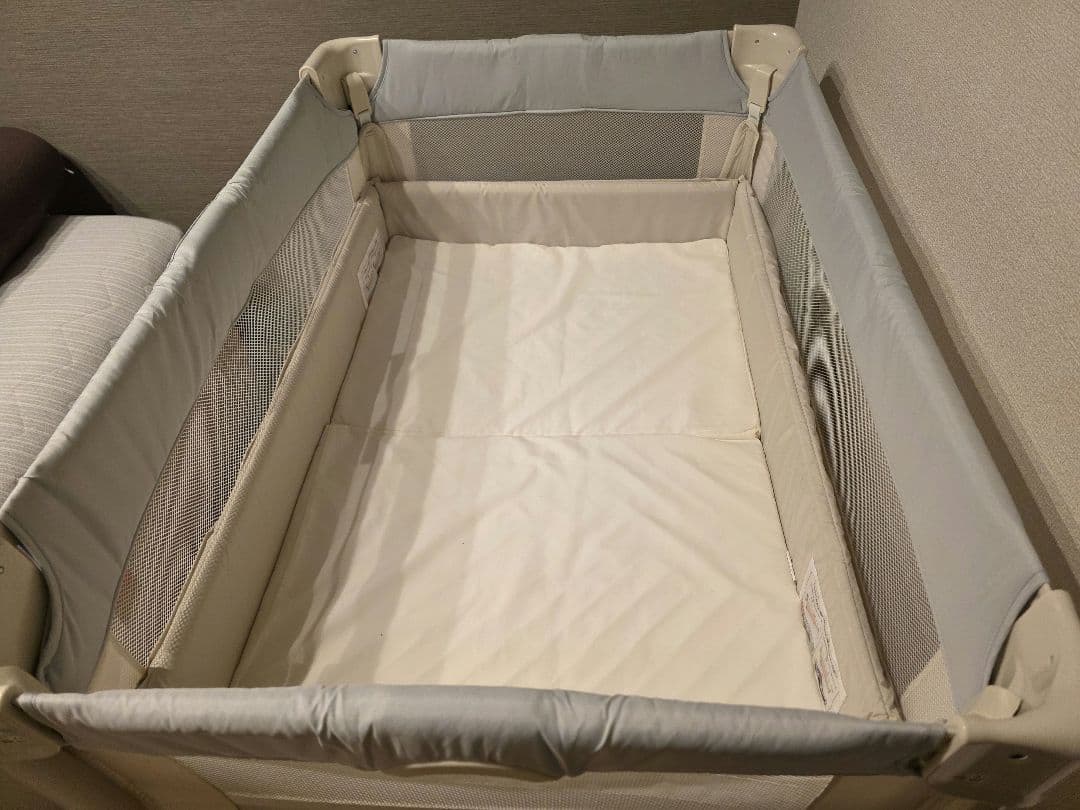 【美品】Aprica ココネルエアー AB ベビーベッド ホワイトグレー