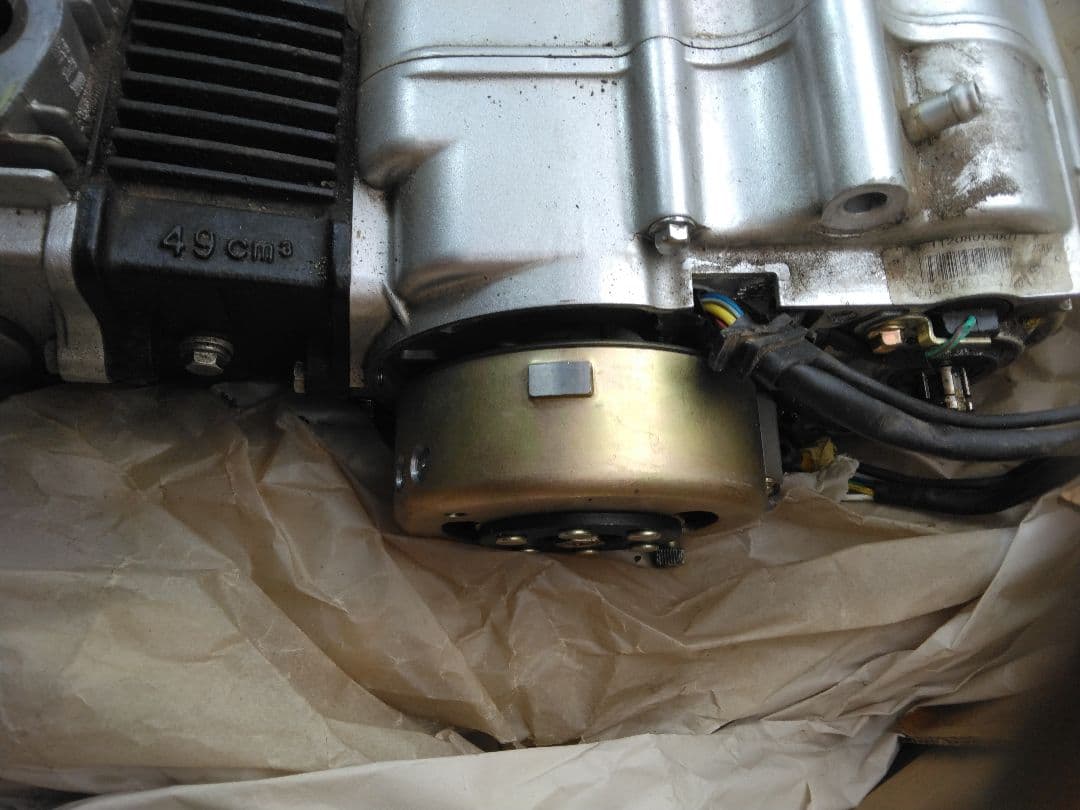 しんちゃん中華エンジン49ccエンジン シルバー アルミ製 ギア付き