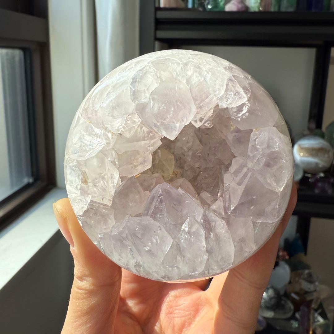 天然石アメジストの笑い口　置物　スフィアNO.120305