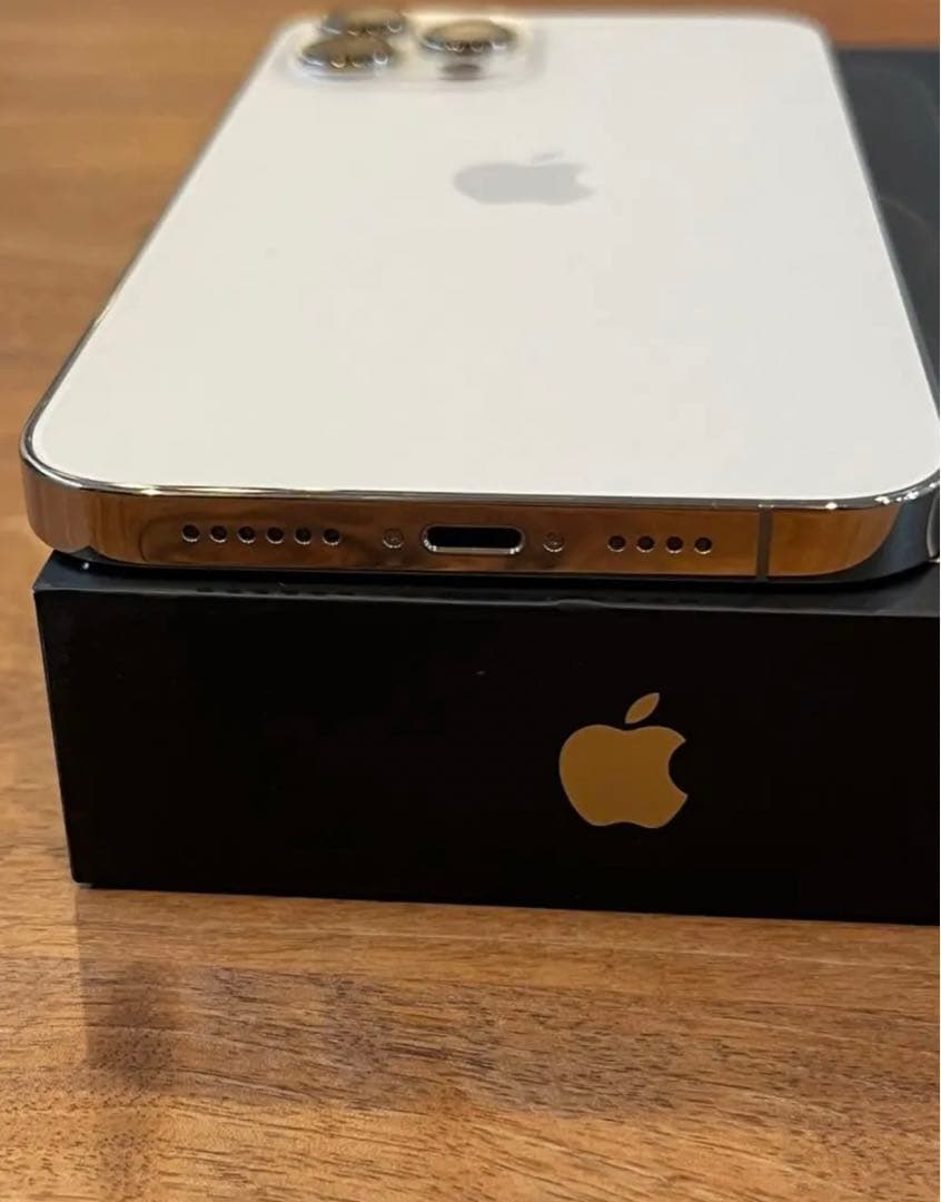 や*ん様 iPhone 12 Pro Max ゴールド 256 GB