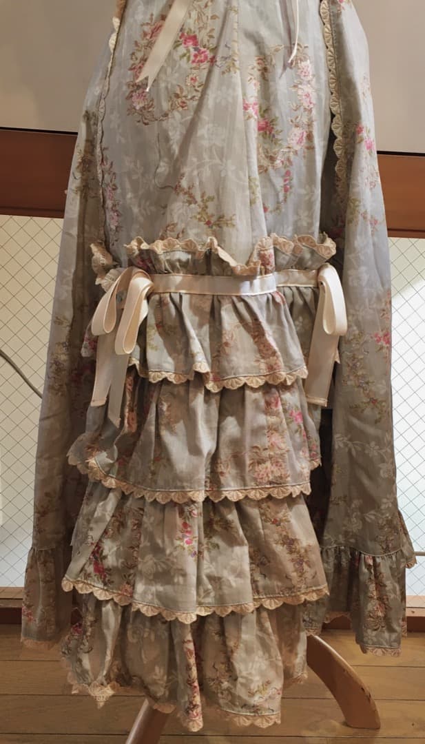 ○juliette et justine バラの花束のローブ ワンピース