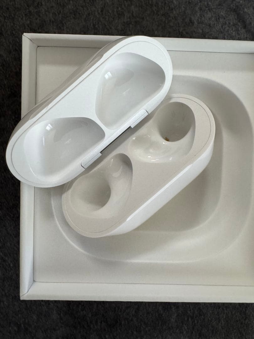 美品　AirPods 4 本体 充電ケース付き　保証1年　ANCなし