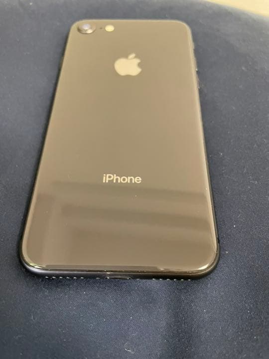 iPhone8 64 GB 超美品　カバー　保護シートつき